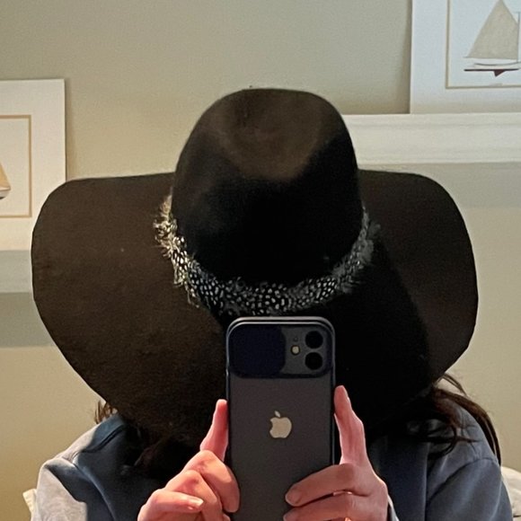 AMERICAN EAGLES OVERSIZED BLACK FLOPPY HAT WITH FEATHER TRIM - Picture 5 of 5